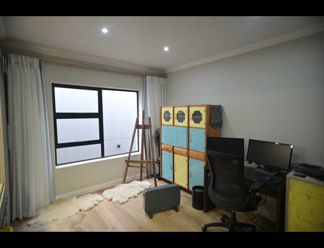 3 BEDROOM HOUSE FOR SALE IN OUTENIQUASBOSCH